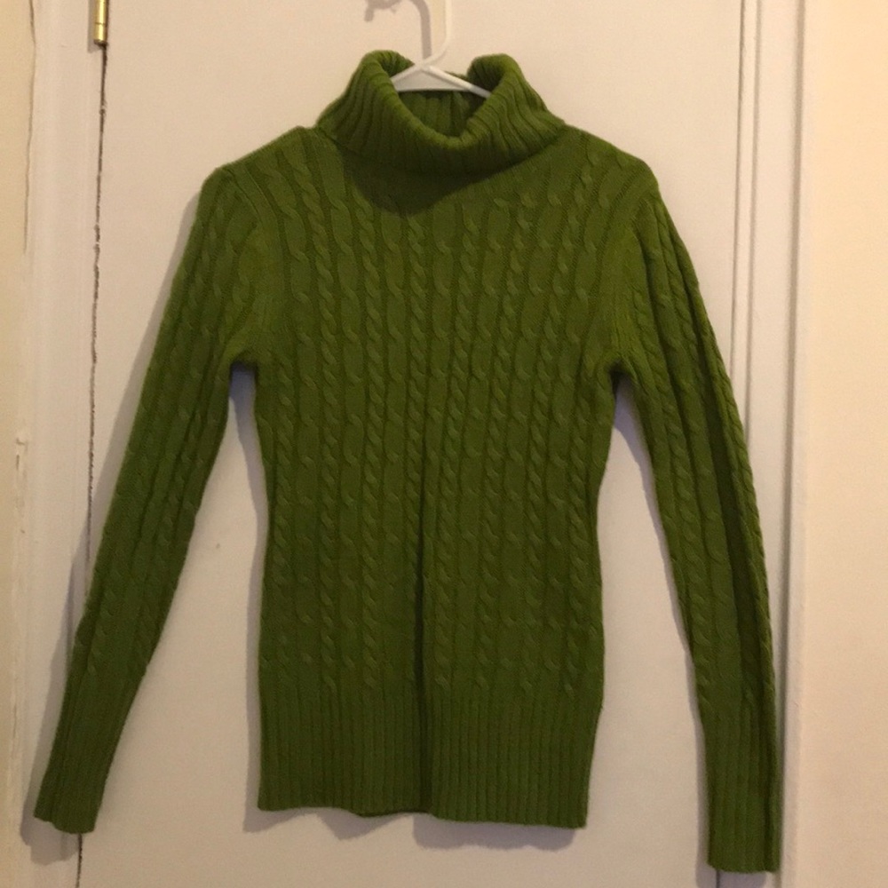 New York & CO Green turtle neck sweater